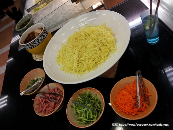 台中牛排館&元太祖蒙古烤肉(中科店)：【台中西屯】台中牛排館&元太祖蒙古烤肉－平日中午吃粗飽還ＯＫ啦