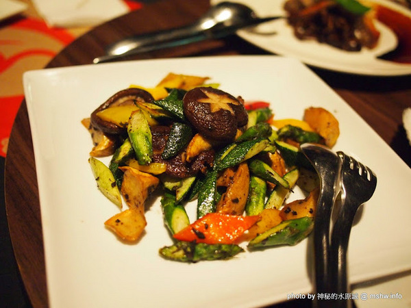 印月創意東方宴：【食記】台中WEIN Restaurant&Lounge印月創意東方宴@西屯 : 藝鴨三吃,傳統好食美味新體驗~限量的小確幸!