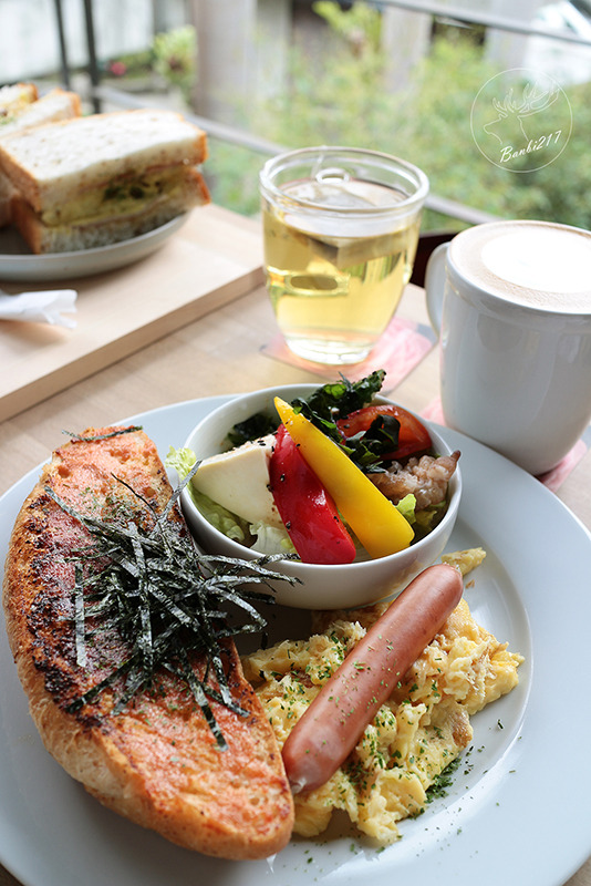 Banbi217 美食旅遊: 目覺咖啡三店 mezamas hikohi (台中西區精誠七街美食、咖啡館、早午餐、下午茶)