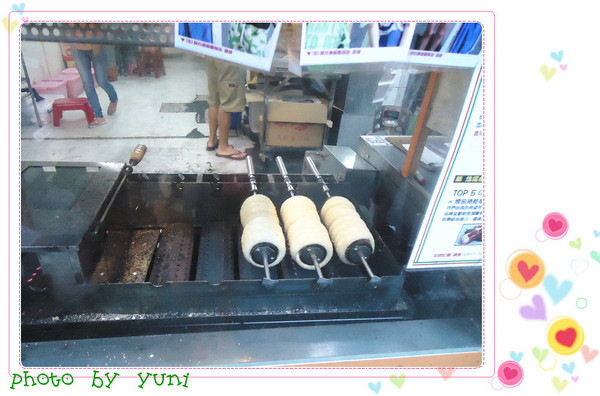 巧朵滋匈牙利煙囪捲專賣店(逢甲文華店)：【台中食記】手工現做☆捲動的幸福美食☆匈牙利煙囪捲@逢甲夜市