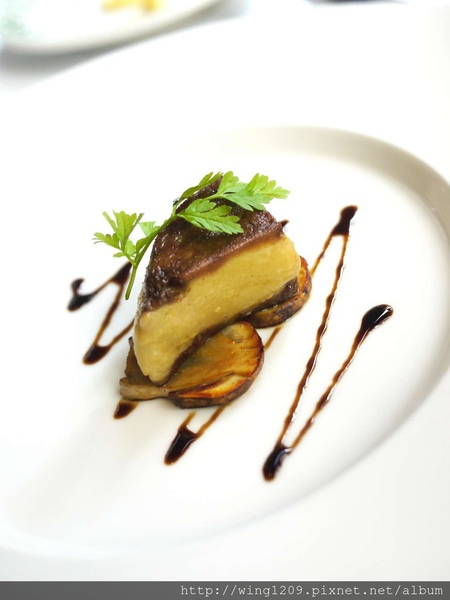 Lawry's勞瑞斯牛肋排餐廳:頂級美味饗宴。【Lawry’s勞瑞斯牛肋排餐廳】