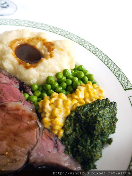 Lawry's勞瑞斯牛肋排餐廳:頂級美味饗宴。【Lawry’s勞瑞斯牛肋排餐廳】