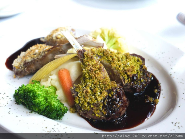 Lawry's勞瑞斯牛肋排餐廳:頂級美味饗宴。【Lawry’s勞瑞斯牛肋排餐廳】