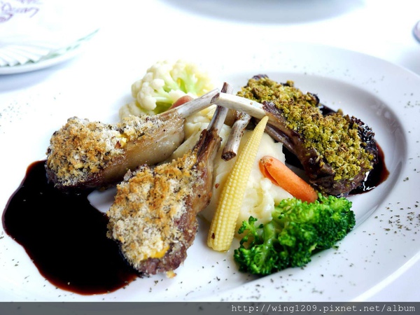 Lawry's勞瑞斯牛肋排餐廳:頂級美味饗宴。【Lawry’s勞瑞斯牛肋排餐廳】