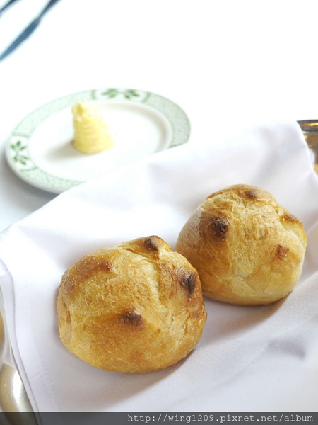 Lawry's勞瑞斯牛肋排餐廳:頂級美味饗宴。【Lawry’s勞瑞斯牛肋排餐廳】