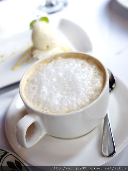 Lawry's勞瑞斯牛肋排餐廳:頂級美味饗宴。【Lawry’s勞瑞斯牛肋排餐廳】