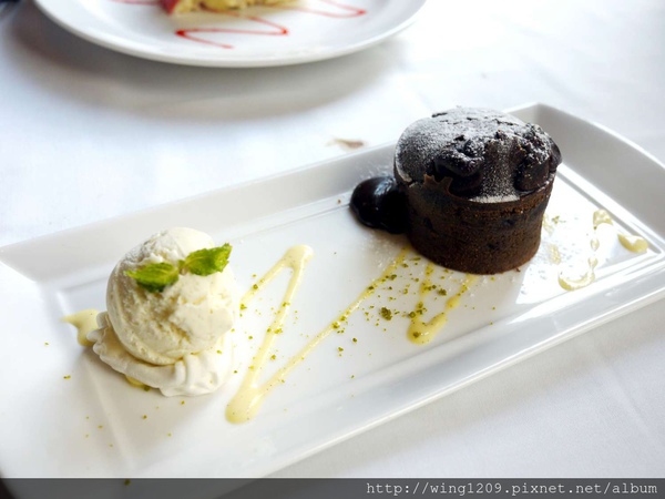 Lawry's勞瑞斯牛肋排餐廳:頂級美味饗宴。【Lawry’s勞瑞斯牛肋排餐廳】