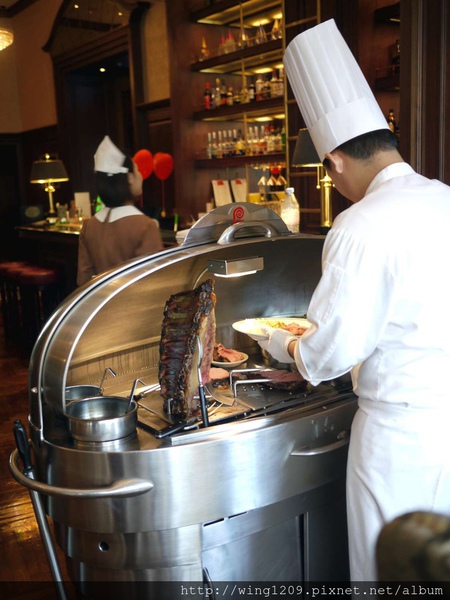 Lawry's勞瑞斯牛肋排餐廳:頂級美味饗宴。【Lawry’s勞瑞斯牛肋排餐廳】