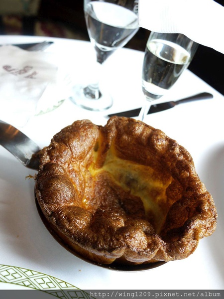 Lawry's勞瑞斯牛肋排餐廳:頂級美味饗宴。【Lawry’s勞瑞斯牛肋排餐廳】