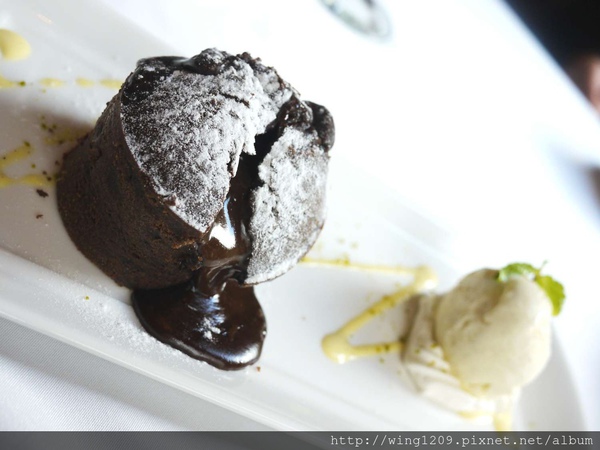 Lawry's勞瑞斯牛肋排餐廳:頂級美味饗宴。【Lawry’s勞瑞斯牛肋排餐廳】