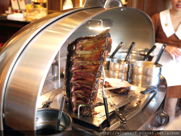 Lawry's勞瑞斯牛肋排餐廳:頂級美味饗宴。【Lawry’s勞瑞斯牛肋排餐廳】