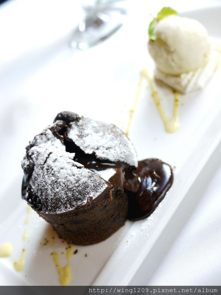 Lawry's勞瑞斯牛肋排餐廳:頂級美味饗宴。【Lawry’s勞瑞斯牛肋排餐廳】