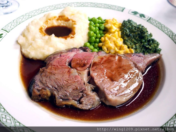 Lawry's勞瑞斯牛肋排餐廳:頂級美味饗宴。【Lawry’s勞瑞斯牛肋排餐廳】