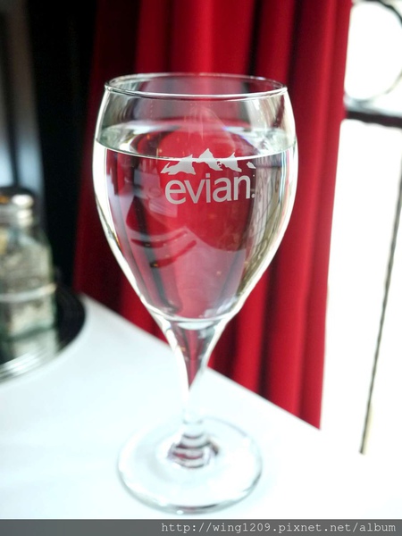 Lawry's勞瑞斯牛肋排餐廳:頂級美味饗宴。【Lawry’s勞瑞斯牛肋排餐廳】