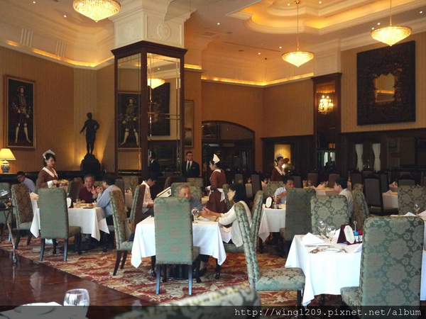 Lawry's勞瑞斯牛肋排餐廳:頂級美味饗宴。【Lawry’s勞瑞斯牛肋排餐廳】