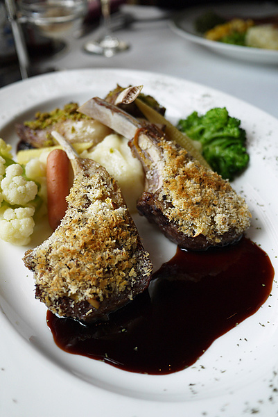 Lawry's勞瑞斯牛肋排餐廳:嚴選食材頂級美味【Lawry’s勞瑞斯牛肋排餐廳】