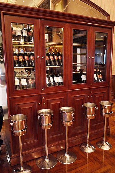 Lawry's勞瑞斯牛肋排餐廳:嚴選食材頂級美味【Lawry’s勞瑞斯牛肋排餐廳】