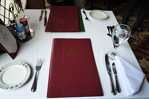 Lawry's勞瑞斯牛肋排餐廳:嚴選食材頂級美味【Lawry’s勞瑞斯牛肋排餐廳】