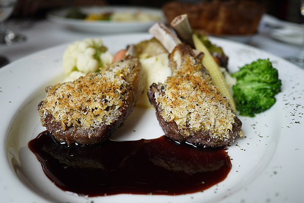 Lawry's勞瑞斯牛肋排餐廳:嚴選食材頂級美味【Lawry’s勞瑞斯牛肋排餐廳】