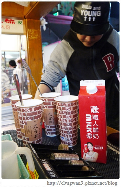 台中-逢甲夜市-銅板美食-夜市小吃-一尺古井-紅茶炸奶-日月潭紅茶-台茶8號-職人鮮奶-逢甲夜市推薦-4-955-1