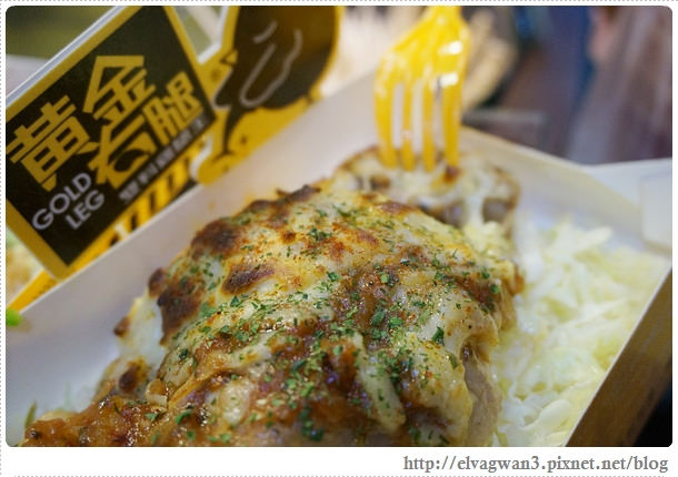 台中-逢甲夜市-銅板美食-夜市小吃-黃金左腿-黃金右腿-厚切雞腿排-雙料香腿王-轟炸香腿王-人氣美食-排隊店-逢甲夜市推薦-30-808-1