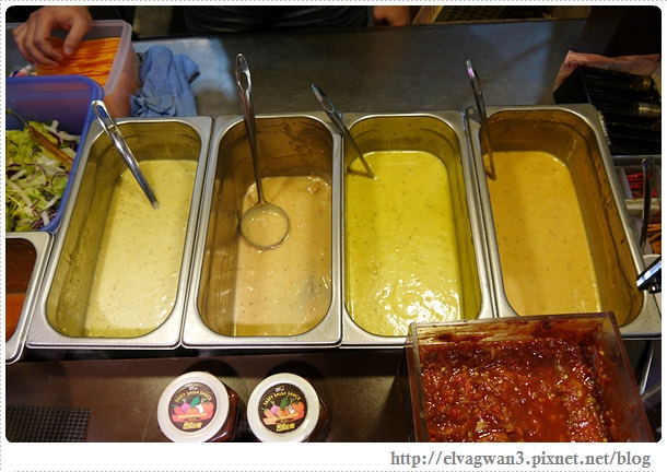 台中-逢甲夜市-銅板美食-夜市小吃-黃金左腿-黃金右腿-厚切雞腿排-雙料香腿王-轟炸香腿王-人氣美食-排隊店-逢甲夜市推薦-19-008-1