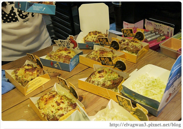 台中-逢甲夜市-銅板美食-夜市小吃-黃金左腿-黃金右腿-厚切雞腿排-雙料香腿王-轟炸香腿王-人氣美食-排隊店-逢甲夜市推薦-22-060-1