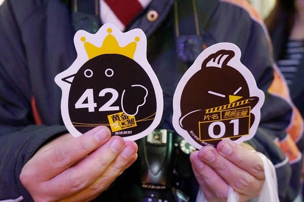 台中-逢甲夜市-銅板美食-夜市小吃-黃金左腿-黃金右腿-厚切雞腿排-雙料香腿王-轟炸香腿王-人氣美食-排隊店-逢甲夜市推薦-23-817-1