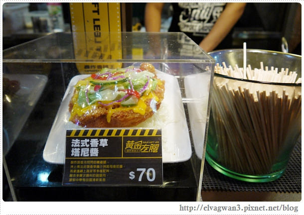 台中-逢甲夜市-銅板美食-夜市小吃-黃金左腿-黃金右腿-厚切雞腿排-雙料香腿王-轟炸香腿王-人氣美食-排隊店-逢甲夜市推薦-17-002-1