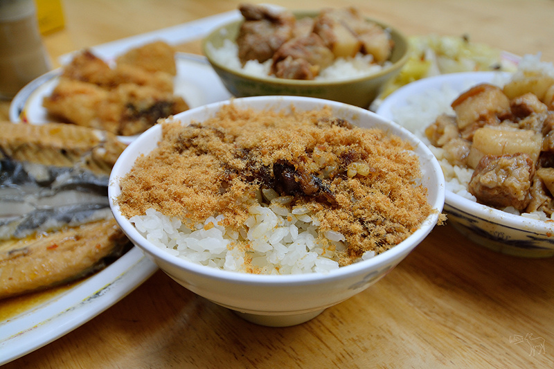 北投排隊宵夜:台南滷三塊五花肉飯,虱目魚肚,魚鬆滷肉飯,捷運石牌站