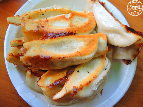 阿財鍋貼水餃專賣店：呷飽祙【台北北投･阿財鍋貼】高人氣爆漿鍋貼