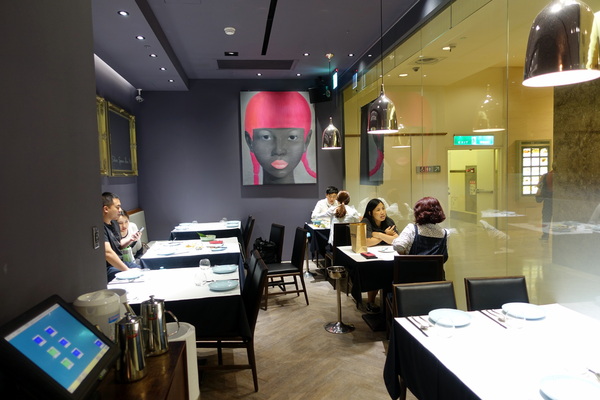 晶湯匙泰式主題餐廳(SOGO復興店)：(胖樺食記)晶湯匙泰式主題餐廳·SOGO復興店，推超厚金錢蝦餅及椒鹽松阪豬/京站/東區/泰式料理/捷運忠孝復興