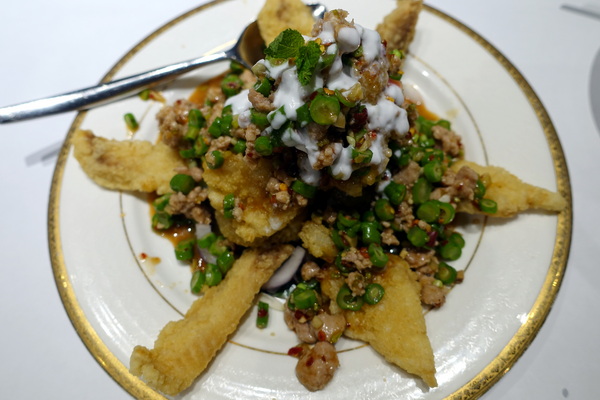 晶湯匙泰式主題餐廳(SOGO復興店)：(胖樺食記)晶湯匙泰式主題餐廳·SOGO復興店，推超厚金錢蝦餅及椒鹽松阪豬/京站/東區/泰式料理/捷運忠孝復興