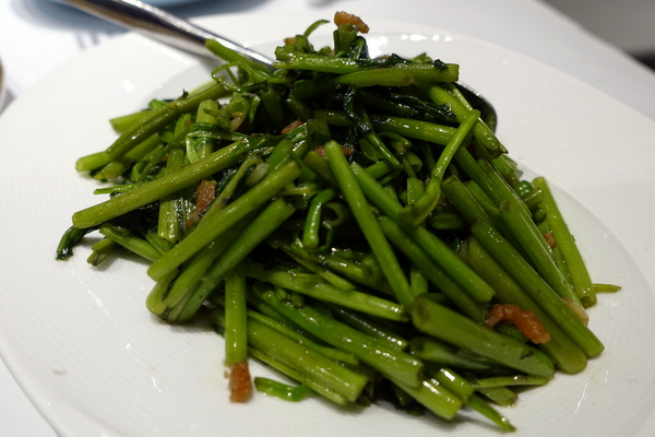 晶湯匙泰式主題餐廳(SOGO復興店)：(胖樺食記)晶湯匙泰式主題餐廳·SOGO復興店，推超厚金錢蝦餅及椒鹽松阪豬/京站/東區/泰式料理/捷運忠孝復興