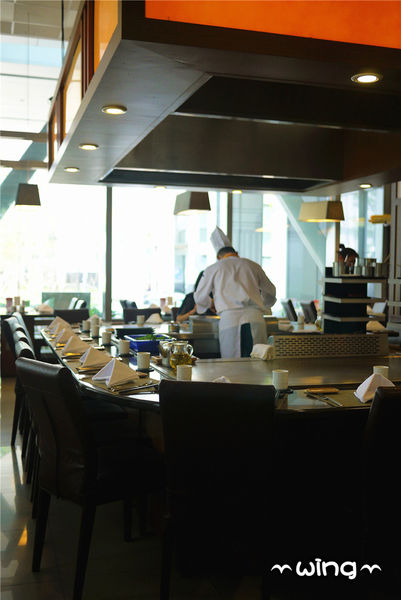 高樂餐飲-鐵板料理 與 小高玉迴轉壽司：［台北信義區］美味海鮮饗宴。【高樂餐飲-鐵板料理 與 小高玉迴轉壽司】炙燒握壽司/生魚片/海膽山藥細麵/胡麻豆腐體驗(捷運南港展覽館站美食餐廳)。