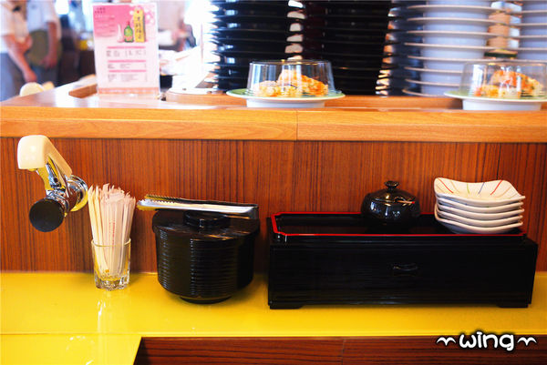 高樂餐飲-鐵板料理 與 小高玉迴轉壽司：［台北信義區］美味海鮮饗宴。【高樂餐飲-鐵板料理 與 小高玉迴轉壽司】炙燒握壽司/生魚片/海膽山藥細麵/胡麻豆腐體驗(捷運南港展覽館站美食餐廳)。