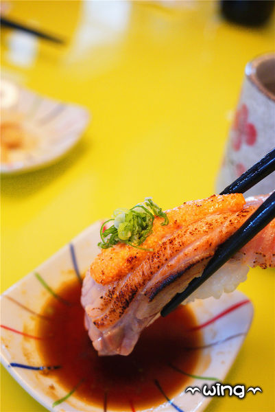 高樂餐飲-鐵板料理 與 小高玉迴轉壽司：［台北信義區］美味海鮮饗宴。【高樂餐飲-鐵板料理 與 小高玉迴轉壽司】炙燒握壽司/生魚片/海膽山藥細麵/胡麻豆腐體驗(捷運南港展覽館站美食餐廳)。