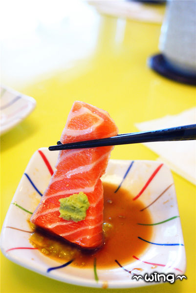 高樂餐飲-鐵板料理 與 小高玉迴轉壽司：［台北信義區］美味海鮮饗宴。【高樂餐飲-鐵板料理 與 小高玉迴轉壽司】炙燒握壽司/生魚片/海膽山藥細麵/胡麻豆腐體驗(捷運南港展覽館站美食餐廳)。