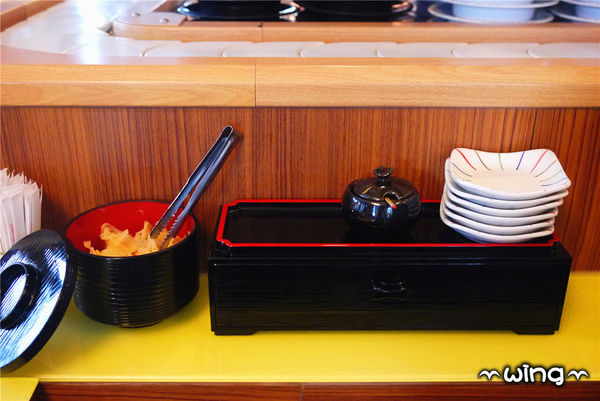 高樂餐飲-鐵板料理 與 小高玉迴轉壽司：［台北信義區］美味海鮮饗宴。【高樂餐飲-鐵板料理 與 小高玉迴轉壽司】炙燒握壽司/生魚片/海膽山藥細麵/胡麻豆腐體驗(捷運南港展覽館站美食餐廳)。