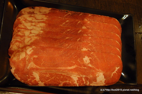 潮肉壽喜燒:【台北南港】潮肉壽喜燒-多元化的壽喜燒吃法,讓你吃不膩!吃完還可以逛逛五分埔喔