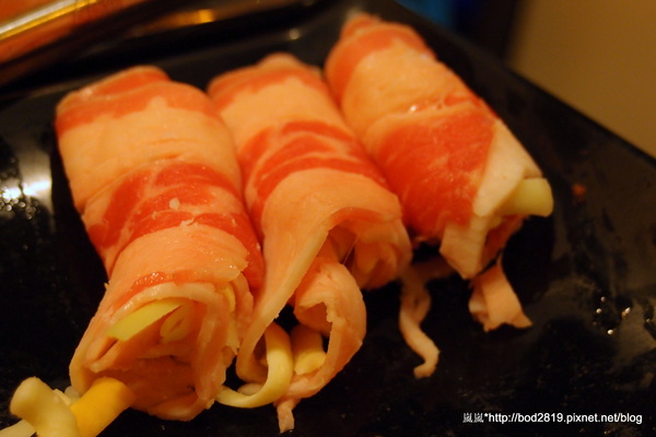 潮肉壽喜燒:【台北南港】潮肉壽喜燒-多元化的壽喜燒吃法,讓你吃不膩!吃完還可以逛逛五分埔喔