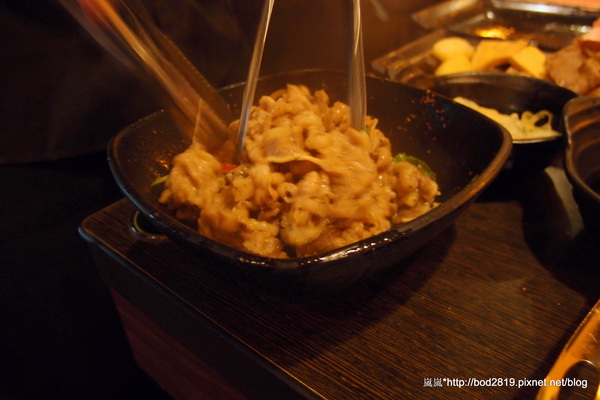 潮肉壽喜燒:【台北南港】潮肉壽喜燒-多元化的壽喜燒吃法,讓你吃不膩!吃完還可以逛逛五分埔喔