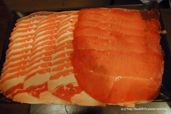 潮肉壽喜燒:【台北南港】潮肉壽喜燒-多元化的壽喜燒吃法,讓你吃不膩!吃完還可以逛逛五分埔喔