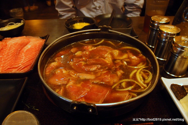 潮肉壽喜燒:【台北南港】潮肉壽喜燒-多元化的壽喜燒吃法,讓你吃不膩!吃完還可以逛逛五分埔喔