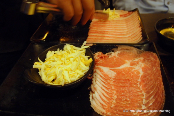 潮肉壽喜燒:【台北南港】潮肉壽喜燒-多元化的壽喜燒吃法,讓你吃不膩!吃完還可以逛逛五分埔喔