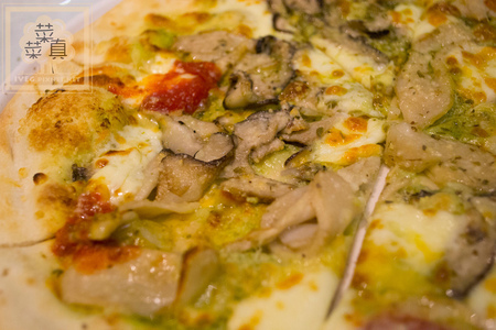 野菇總匯青醬比薩