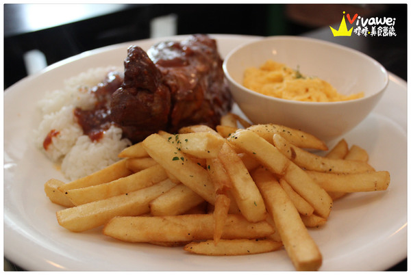 choir cafe快樂美式餐廳：台北萬華區｜西門町電影街內美式餐點專賣『快樂美式餐廳 Choir Cafe』