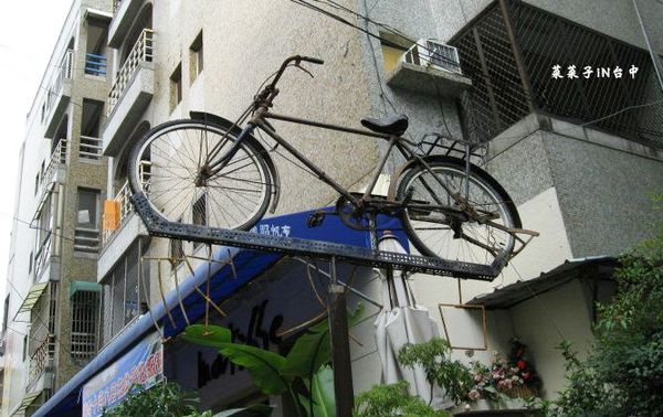 312823_2476806445981_267819187_n