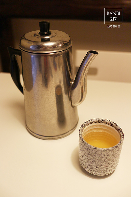 Banbi217 美食旅遊: 幼魚壽司店:台北萬華區好吃平價日本料理、生魚片、握壽司、炙燒(捷運小南門站,捷運西門站)