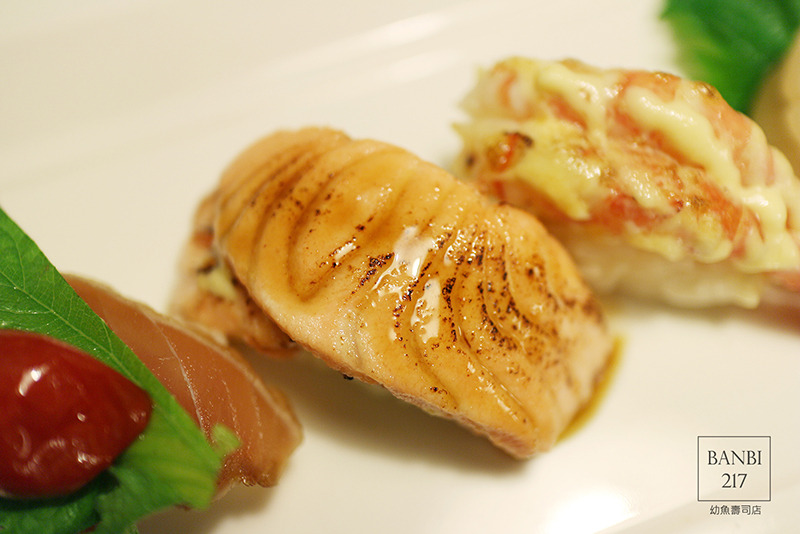 Banbi217 美食旅遊: 幼魚壽司店:台北萬華區好吃平價日本料理、生魚片、握壽司、炙燒(捷運小南門站,捷運西門站)